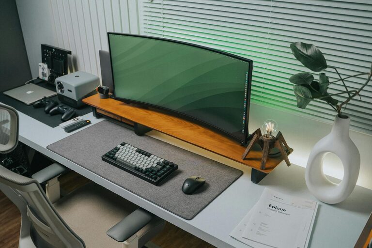 Consejos prácticos para organizar tu espacio de trabajo en casa y aumentar la productividad